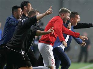 והנה האיש שניצח על התזמורת. ברק בכר, ה-א-י-ש של הפועל ב"ש (אלן שיבר)