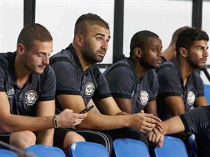 לא היה יכול לעזור מהספסל. ערן לוי הפצוע