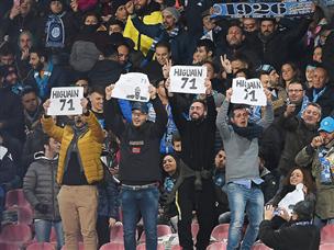 אוהדי נאפולי אירגנו להיגוואין קבלת פנים "חמה" (getty)