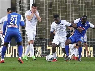 בעוד ק"ש נאבקה כדי לשמור על התוצאה ב-10 שחקנים (אלן שיבר)