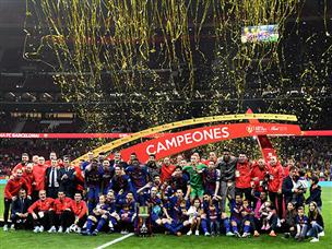 רגע ההנפה המרגש. (getty)