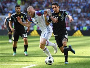 המשחק נפתח עם התקפות מסוכנות משני הצדדים (getty)