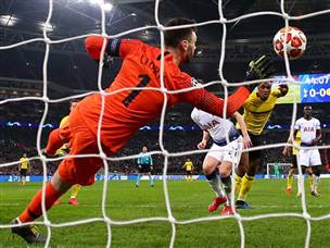 לוריס, במחצית הראשונה הייתה לו הרבה עבודה (getty, Clive Rose)