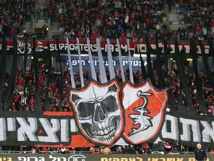 הקהל האדום סיפק תצוגת עידוד מרשימה, אבל התוצאה לא טובה ממש עבורו (יוסי שקל)