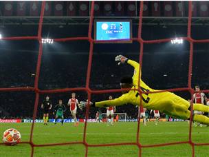 אוננה לא מצליח לעצור את השער הדרמטי (Getty)