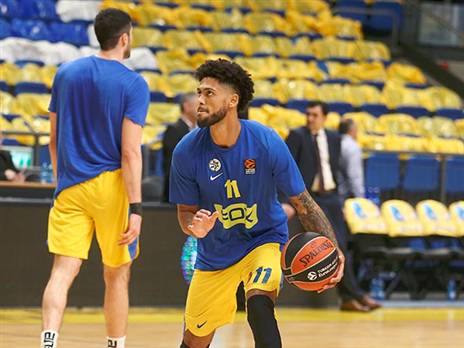 הצהובים שידרו עסקים כרגיל על הפרקט. (אלן שיבר)