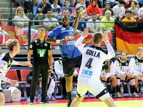 מוסינדי, חזר לארץ בשלום (צילום: הדר ואן קולא, איגוד הכדוריד)