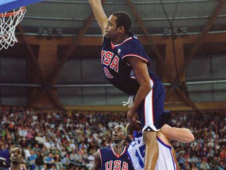 קרטר מעל וייס. הצרפתי "נדרס" גם ברשתות (GETTYIMAGES)