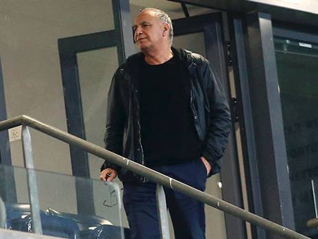 החליט לוותר על הצפייה. אלון (שיבר)