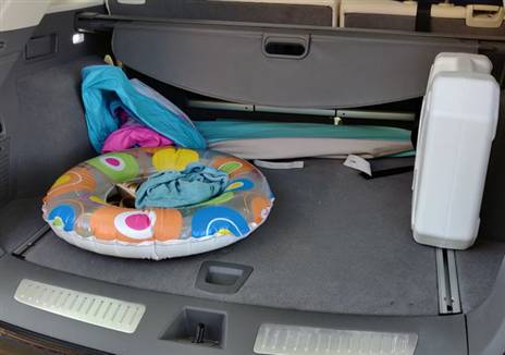 לתא המטען פתיחה אלקטרונית. כל מה שתרצו נכנס לכאן, כמעט