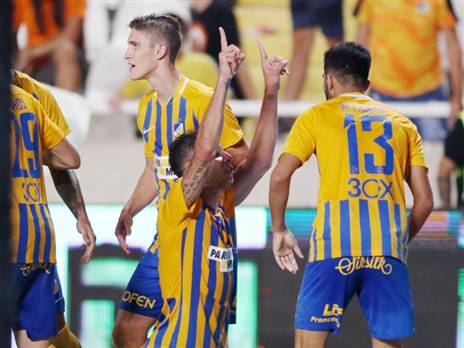 שחקני אפואל חוגגים על חשבון ב"ש ושהר (getty)