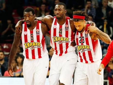 יאנג (באמצע). הפציעות פגעו בקריירה (GETTY)