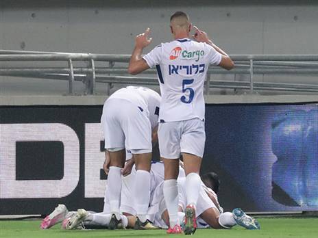 הפתעה גדולה בבלומפילד (דני מרון)