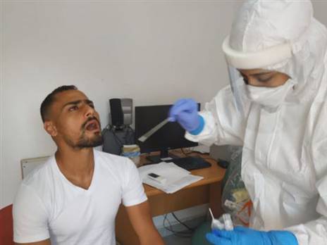 גם השחקנים עברו בדיקת קורונה