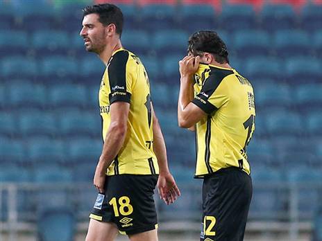 "אולי כדאי לדחות". שחקני בית"ר (צילום: אלן שיבר)