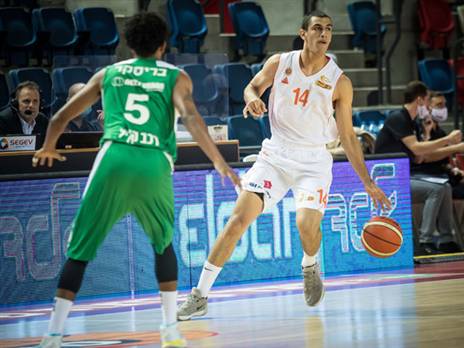 דוברת. הוביל את הבריחה (מנהלת הליגה)