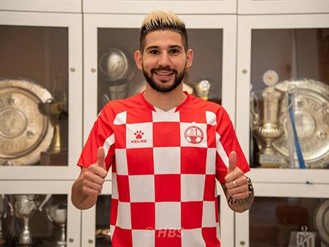 אגודלו. "מראדונה לא ידע שאני מגיע לישראל" (האתר הרשמי של ב"ש)