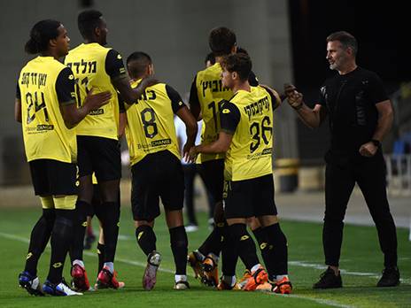 אטוולד ושחקניו. ממשיכים לעבוד (ברני ארדוב)