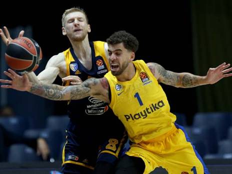 במכללות הוא היה בין שחקני ההגנה המצטיינים (יורוליג)