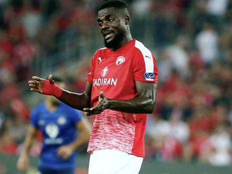 אוגו ישוב ללבוש אדום בישראל?