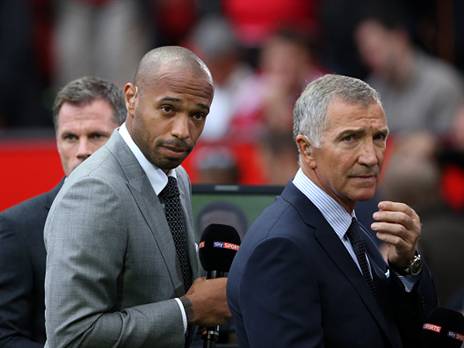 סונס לצד הנרי וקראגר. נהנה לפרשן (GETTY)