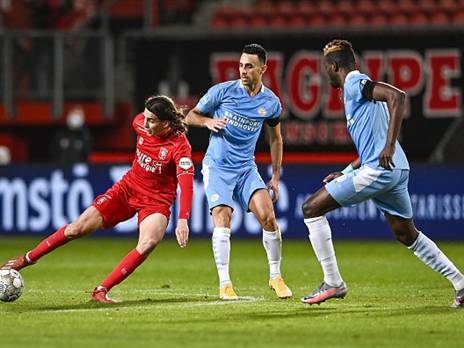 לא משחק קל לפ.ס.וו וזהבי (Getty)