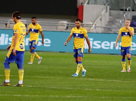 "לא תמיד נוכל להבקיע רביעייה". שחקני מכבי ת"א בפוזה מוכרת (צילום: אלן שיבר)