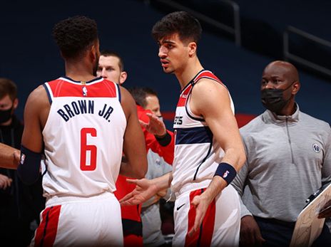 אבדיה ובראון, נאבקים על מקום בחמישיה (GETTYIMAGES)