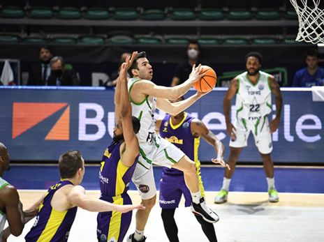 אוגורלו. בלט אצל המארחת (FIBA)