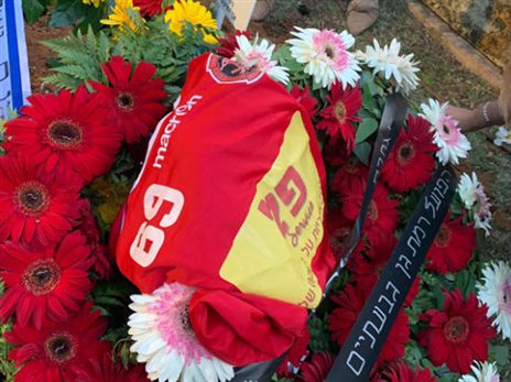 הזר שהונח על ידי קבוצת הכדוריד (צילום באדיבות הפועל רמת גן/גבעתיים)