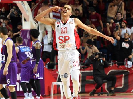 מדר, שמים עליו עין בבוסטון (מנהלת הליגה)