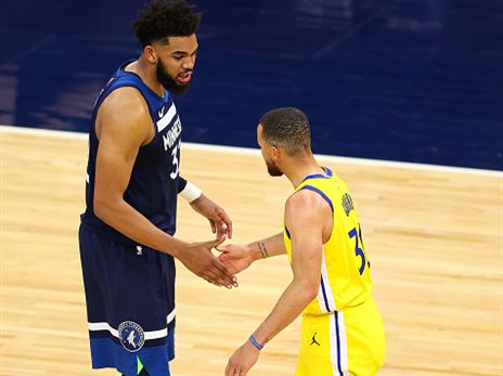 קרי צריך להודות לטאונס על הניצחונות. (Getty)