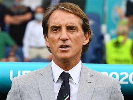 רוברטו מנצ'יני. קמפיין בתים מושלם שם אותו במקום הראשון בבית א' (GETTY)