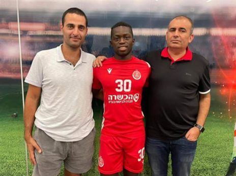 יושאל? אלפא קונטה עם איציק ניסנוב במעמד החתימה