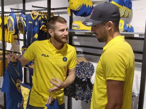 בינתיים הוא כאן. יונתן כהן