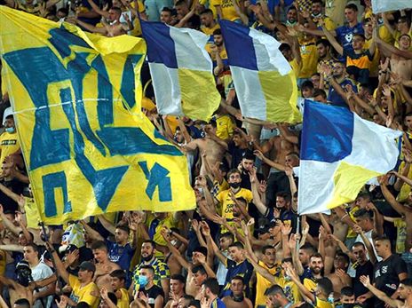 גם בבלומפילד לא שמרו על הנחיות (צילום: אלן שיבר)