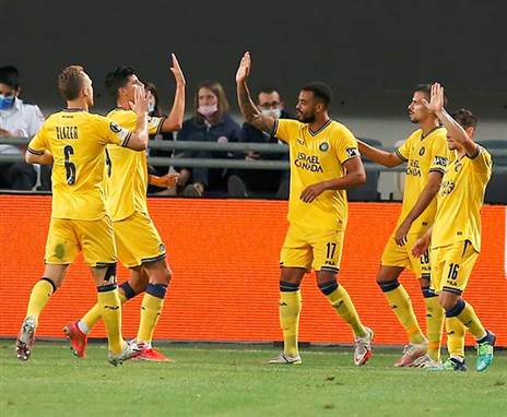 מזנקת. מכבי ת"א (אלן שיבר)