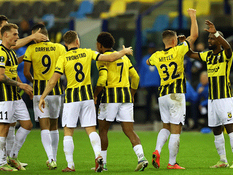 מומנטום חיובי. אלי דסה ושחקני ויטסה חוגגים (Getty)