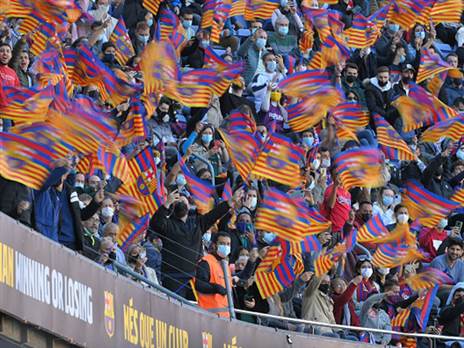 ההמון בקאמפ נואו מתכונן לבואו של צ'אבי