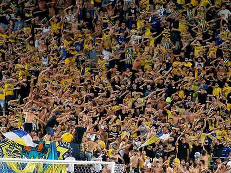 יסתדרו? אוהדי מכבי ת"א (צילום: אלן שיבר)