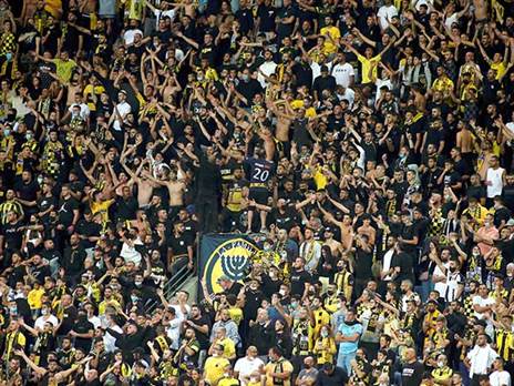 הקהל הצהוב. במשטרה יעשו הכל על מנת לשמור על הסדר (אלן שיבר)