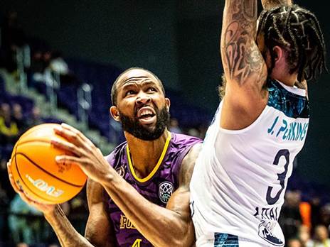 משחק גדול שלו. ג'ונסון (עודד קרני)