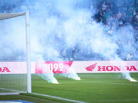 "שומרים על היציע" (מאור אקסלסי)