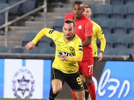 בדרך החוצה. ינקוביץ' (דני מרון)