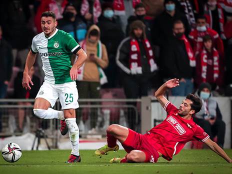 "מאיר צרח: 'שב בשקט, אתה אפס'" (אלן שיבר)