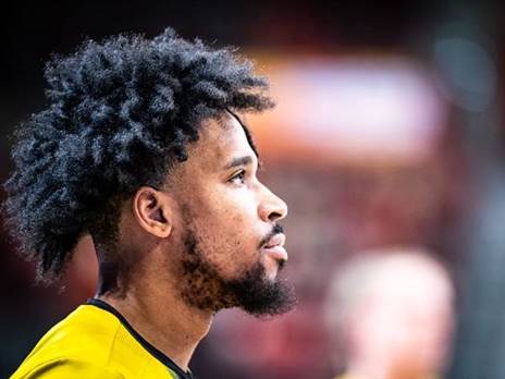 סימון. עונת פריצה (FIBA)