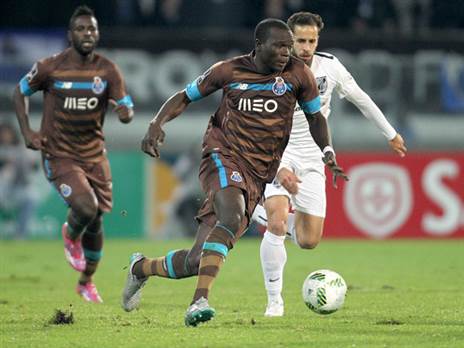 סה (בלבן) שומר על וינסנט אבובאקר (Getty)