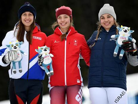 סולוש במשחקי הנוער (מימין). החלה לייצג את ישראל מ-2017 (Getty)