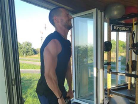 מתעד את עצמו רבות בחדר הכושר. ניקוליץ' (אינסטגרם)