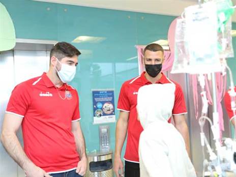 שחקני הפועל חיפה בבית החולים  (הקריה הרפואית רמב"ם)